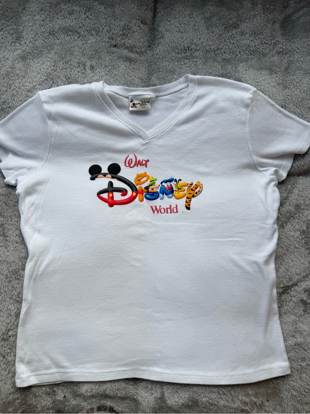 VTG Disney White Short Sleeve V-Neck Tee with Colorful Disney World Logo